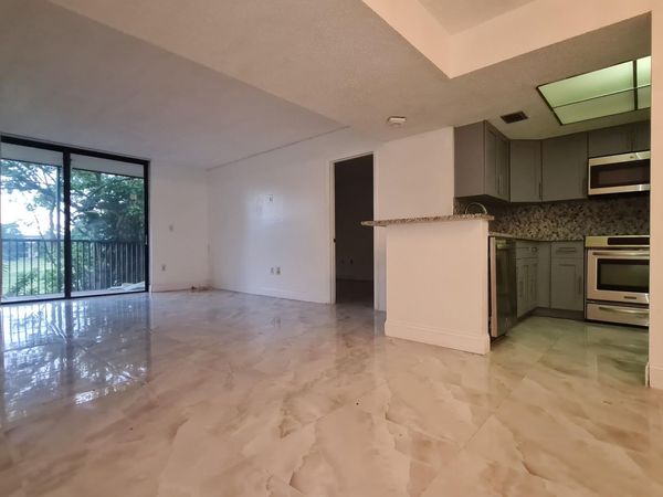 5570 NW 44th Street, Unit 210, Lauderhill, FL 33319