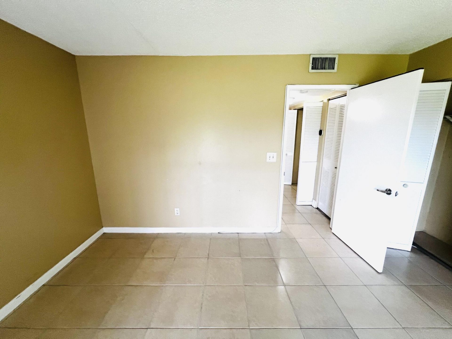 1605 Meadows Circle W, Unit 1605, Boynton Beach, FL 33436 Photo
