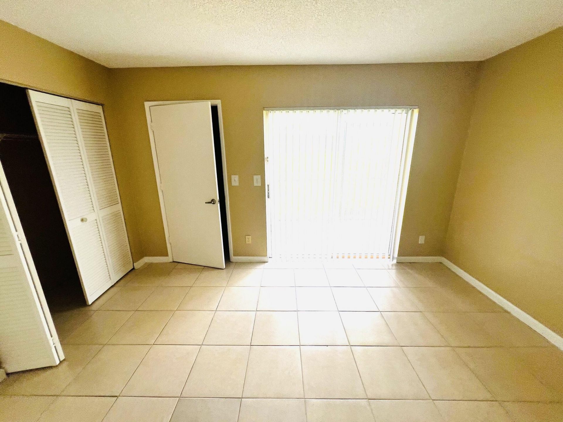1605 Meadows Circle W, Unit 1605, Boynton Beach, FL 33436 Photo