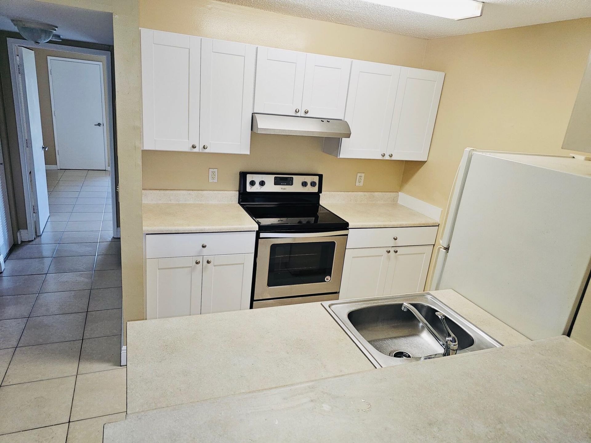 1605 Meadows Circle W, Unit 1605, Boynton Beach, FL 33436 Photo