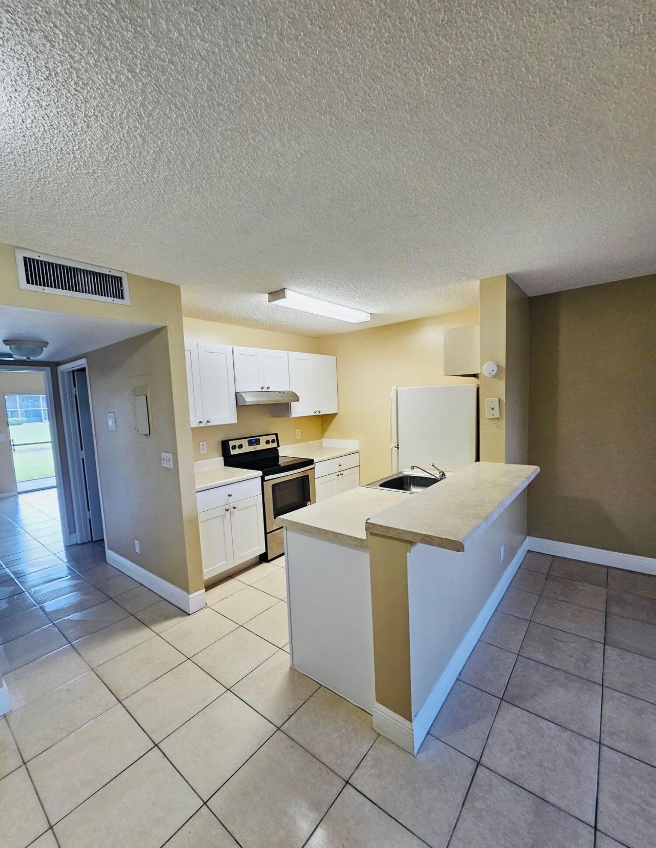 1605 Meadows Circle W, Unit 1605, Boynton Beach, FL 33436 Photo