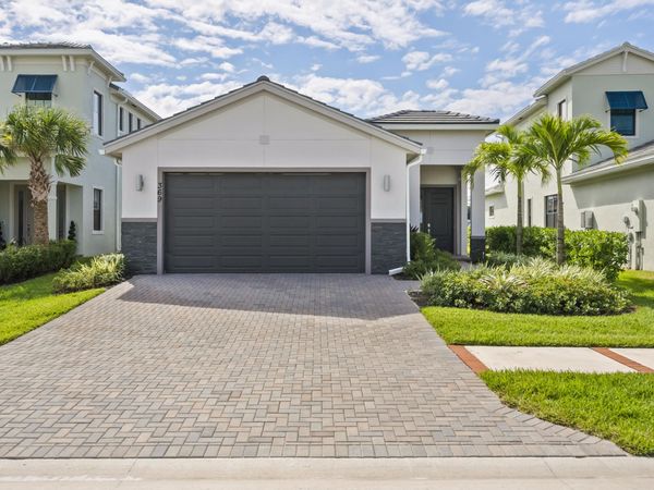 369 SE Fascino Circle, Port St. Lucie, FL 34984