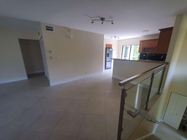 12 Wimbledon Lakes Drive, Unit 250, Plantation, FL 33324