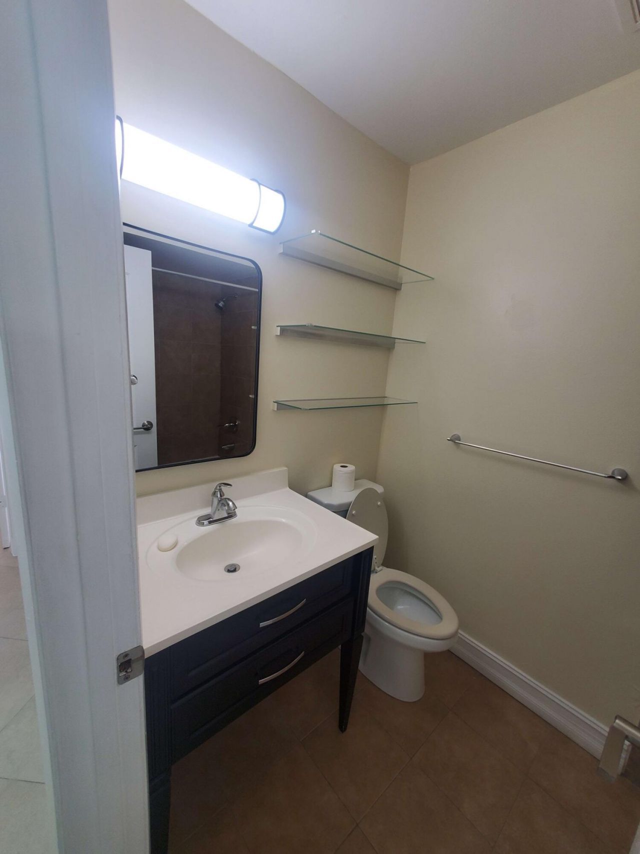 12 Wimbledon Lakes Drive, Unit 250, Plantation, FL 33324 Photo