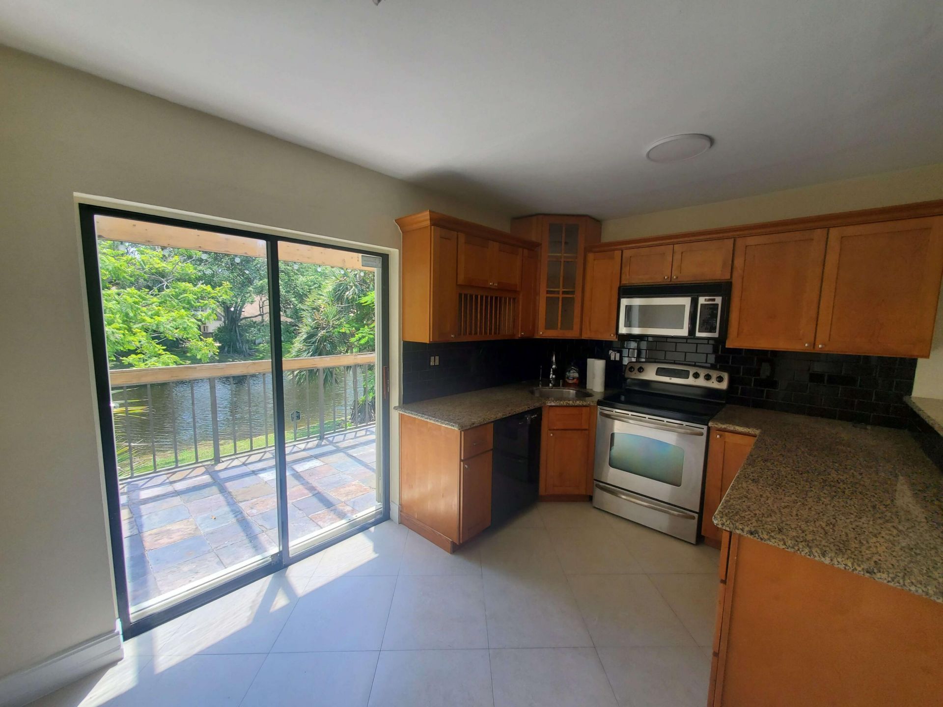 12 Wimbledon Lakes Drive, Unit 250, Plantation, FL 33324 Photo