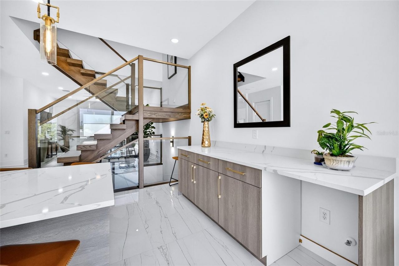 2187 Main Street, Sarasota, FL 34237 Photo