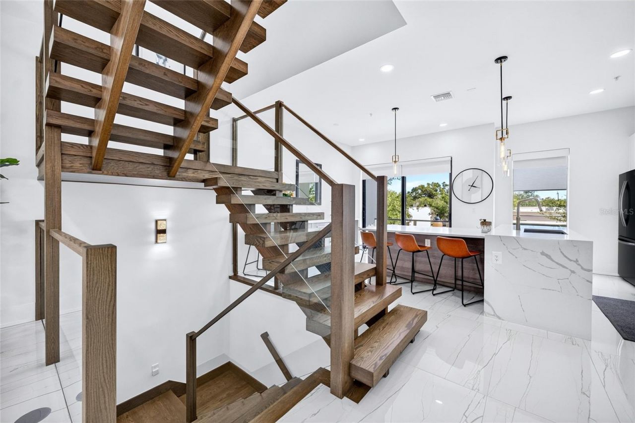 2187 Main Street, Sarasota, FL 34237 Photo
