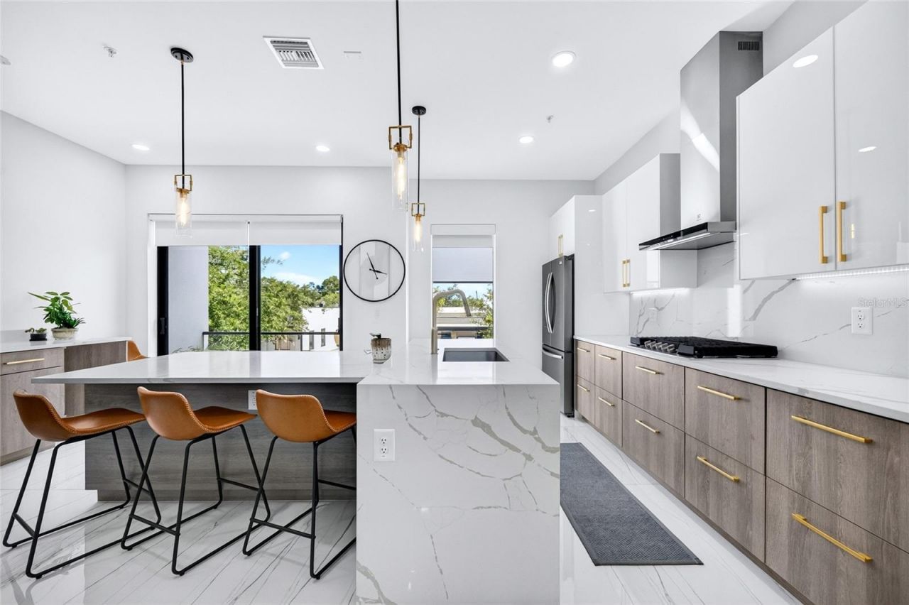 2187 Main Street, Sarasota, FL 34237 Photo