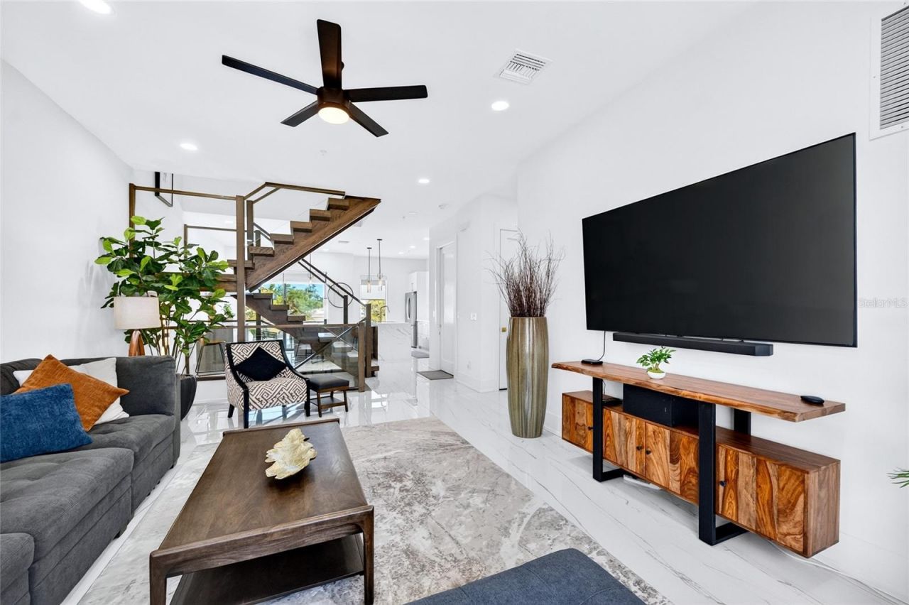 2187 Main Street, Sarasota, FL 34237 Photo