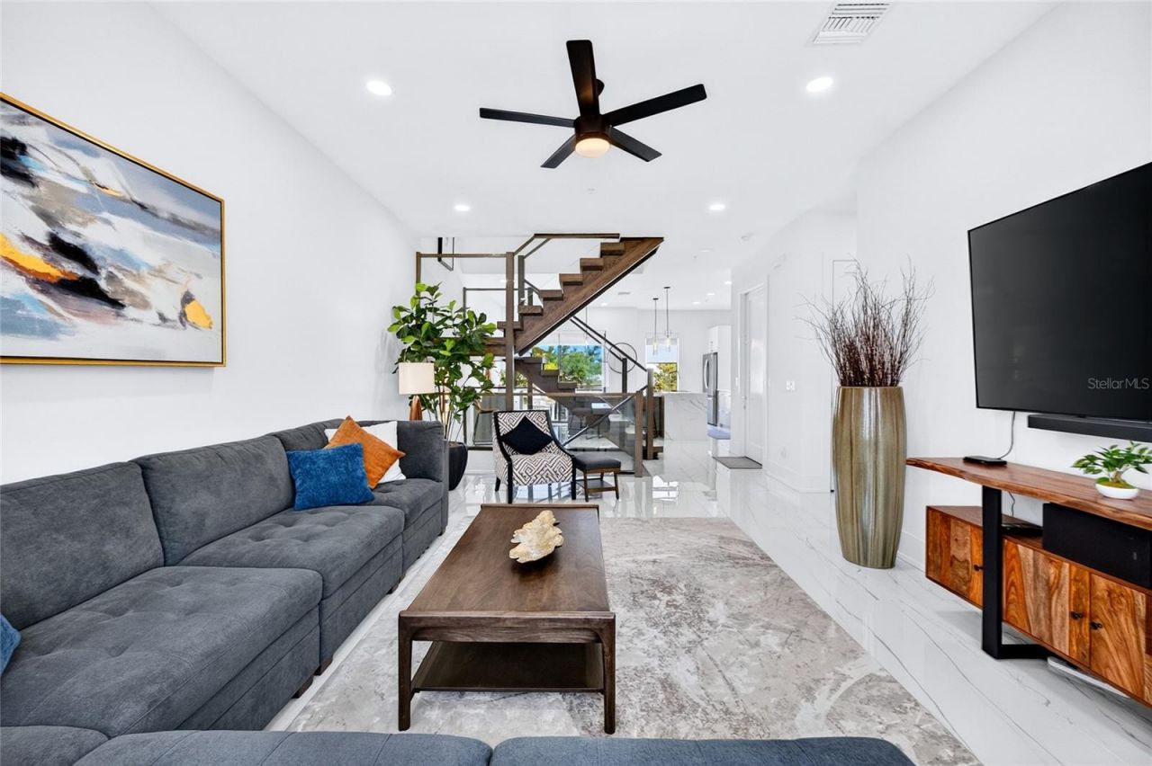 2187 Main Street, Sarasota, FL 34237 Photo