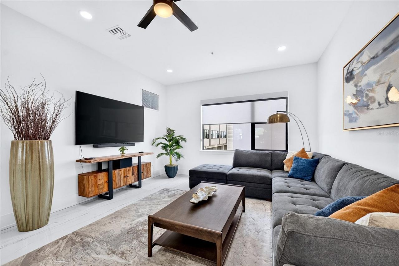 2187 Main Street, Sarasota, FL 34237 Photo