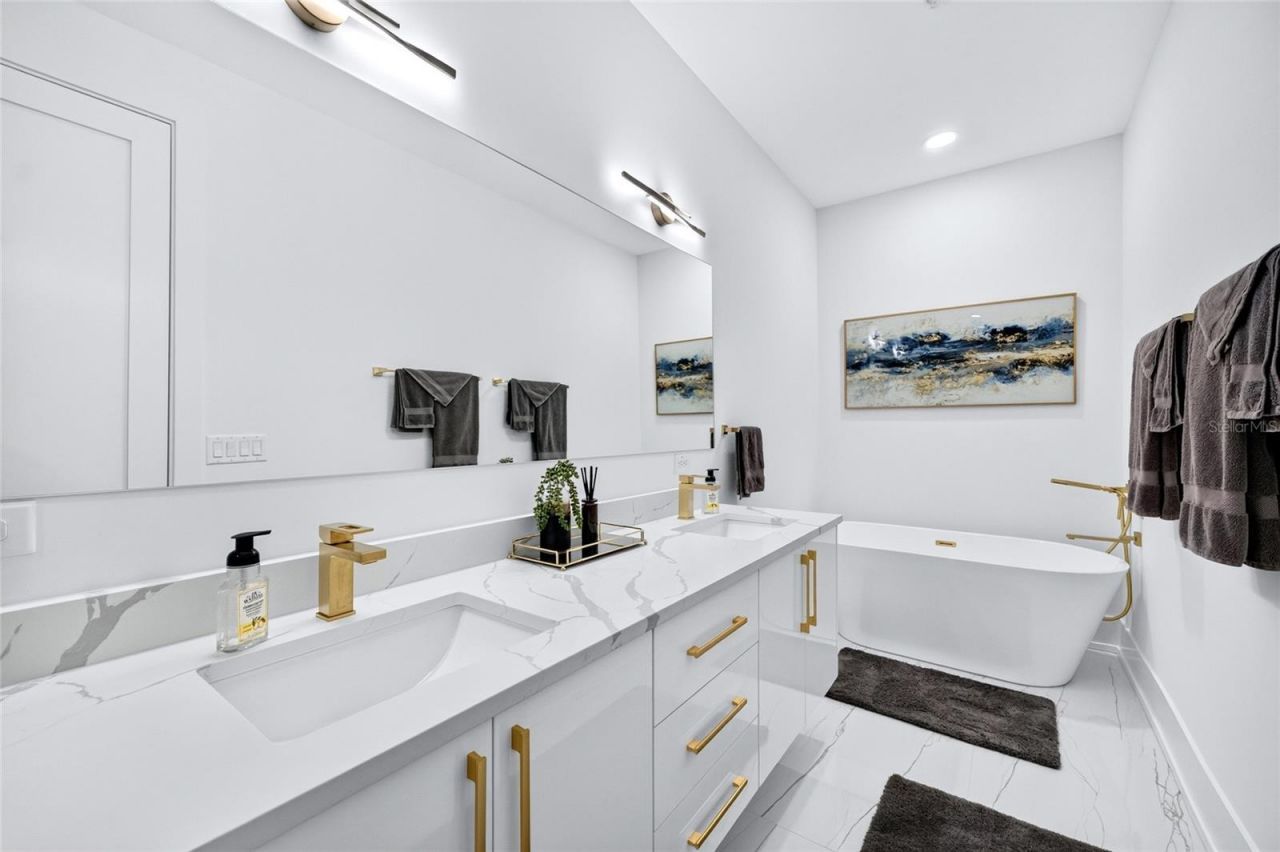 2187 Main Street, Sarasota, FL 34237 Photo