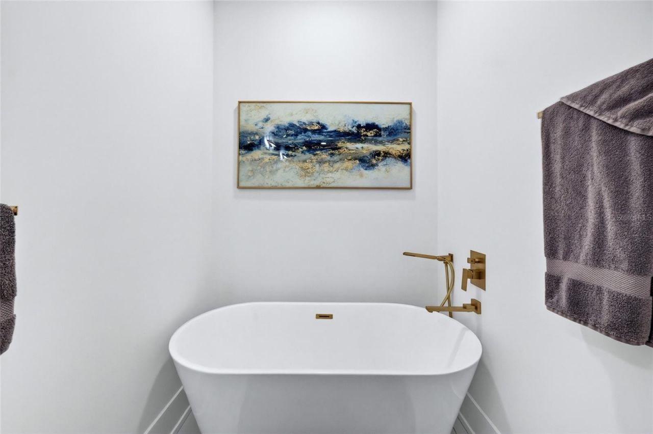 2187 Main Street, Sarasota, FL 34237 Photo