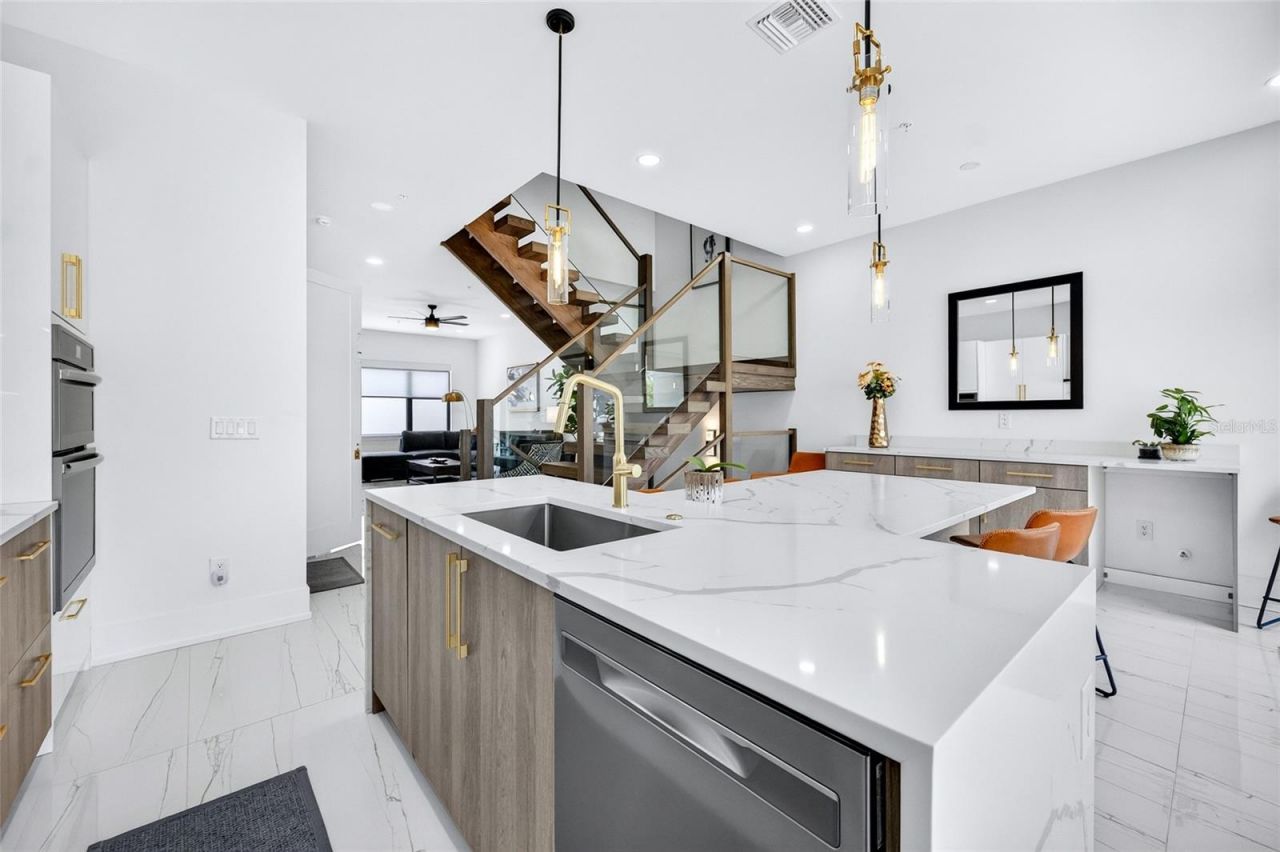 2187 Main Street, Sarasota, FL 34237 Photo
