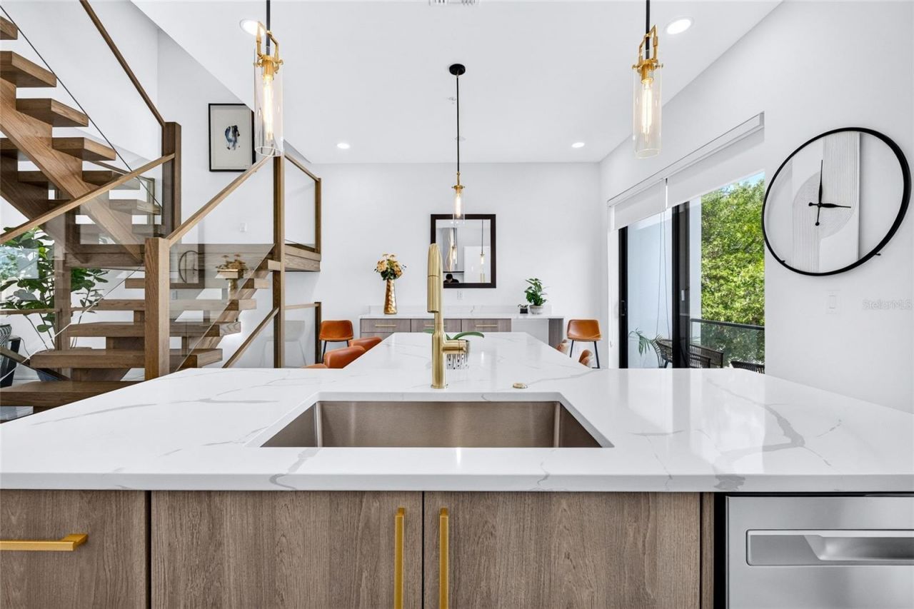 2187 Main Street, Sarasota, FL 34237 Photo
