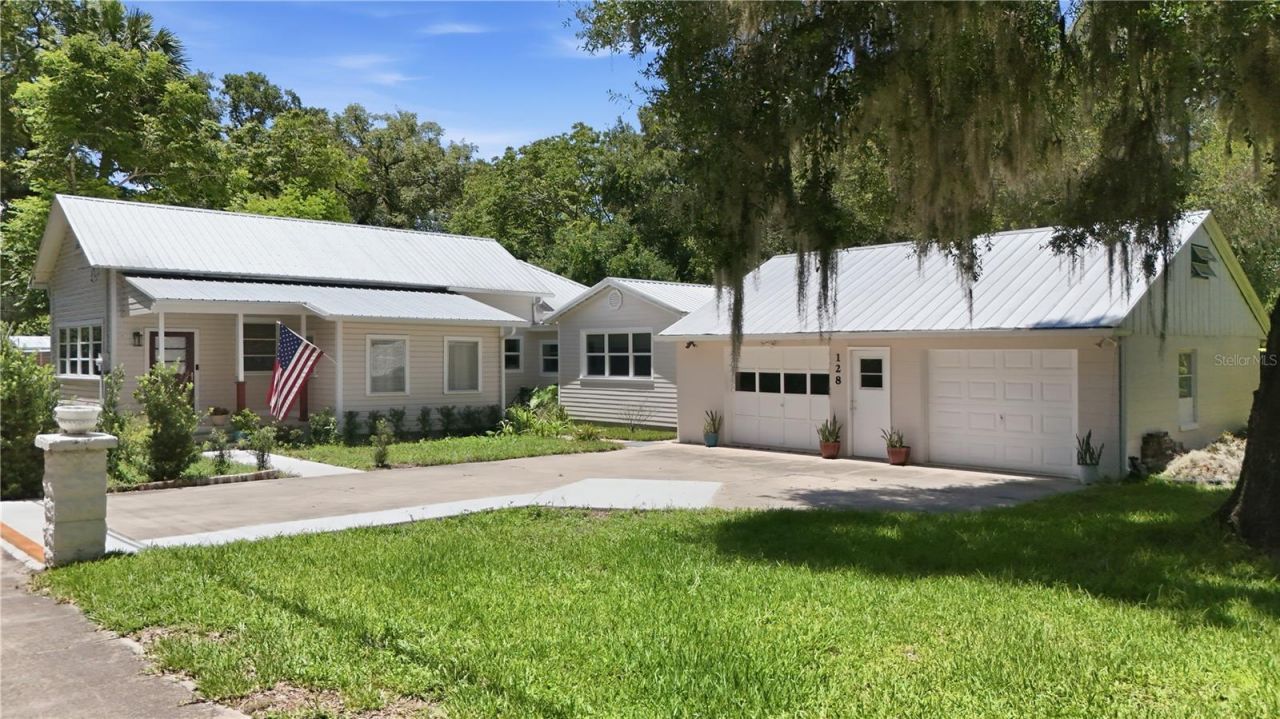 128 N Lakeview Drive, Lake Helen, FL 32744 Photo