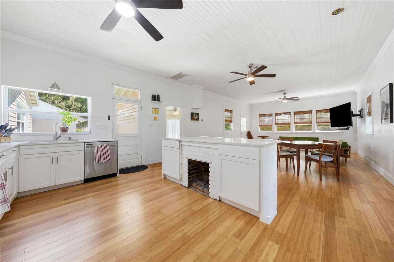 128 N Lakeview Drive, Lake Helen, FL 32744 Photo