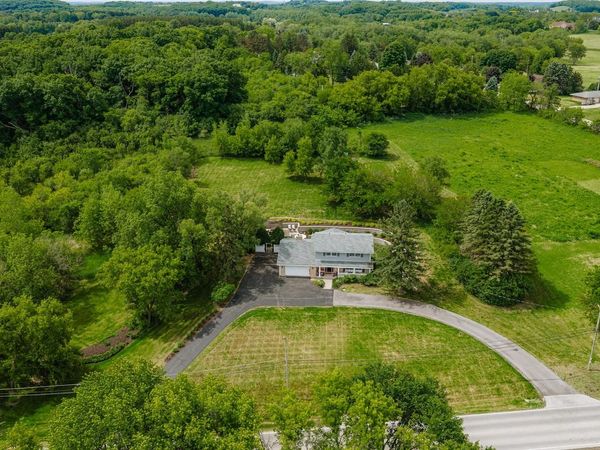 N10W28431 Northview ROAD, Waukesha, WI 53188