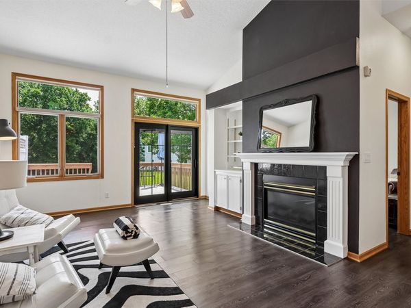 8620 Bromley Place, Johnston, IA 50131