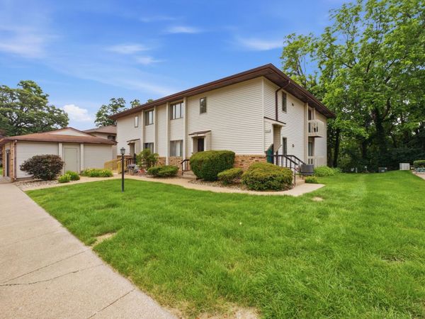 5812 36th Avenue Court , Moline, IL 61265