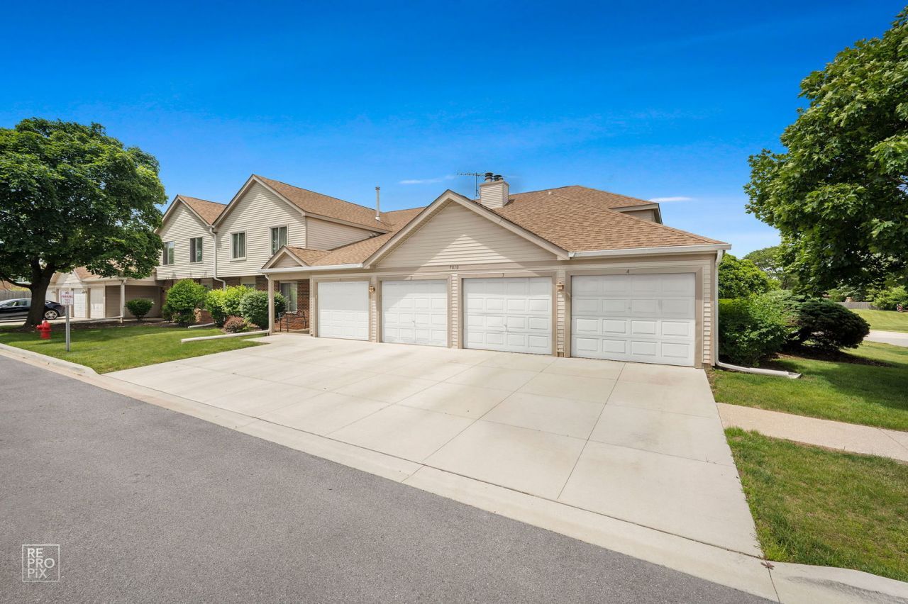 7010 Park Lane Court, Unit 102, Woodridge, IL 60517 Main Photo