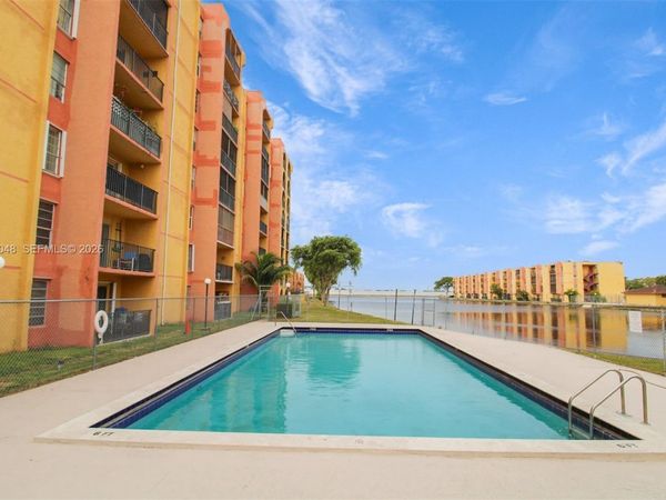 4717 NW 7th St , Unit 604-10, Miami, FL 33126