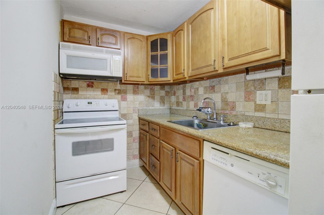 4717 NW 7th St , Unit 604-10, Miami, FL 33126 Photo
