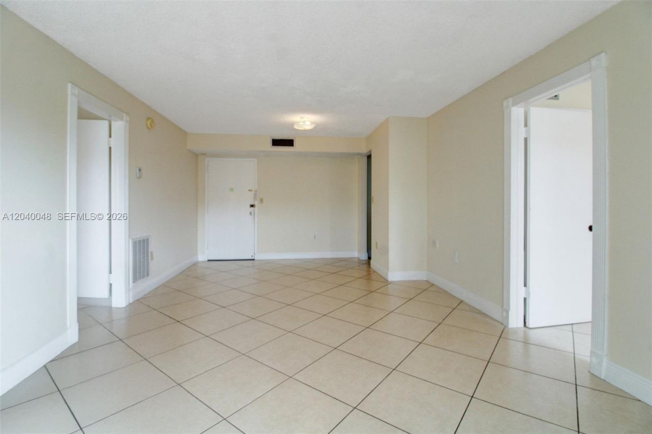 4717 NW 7th St , Unit 604-10, Miami, FL 33126 Photo