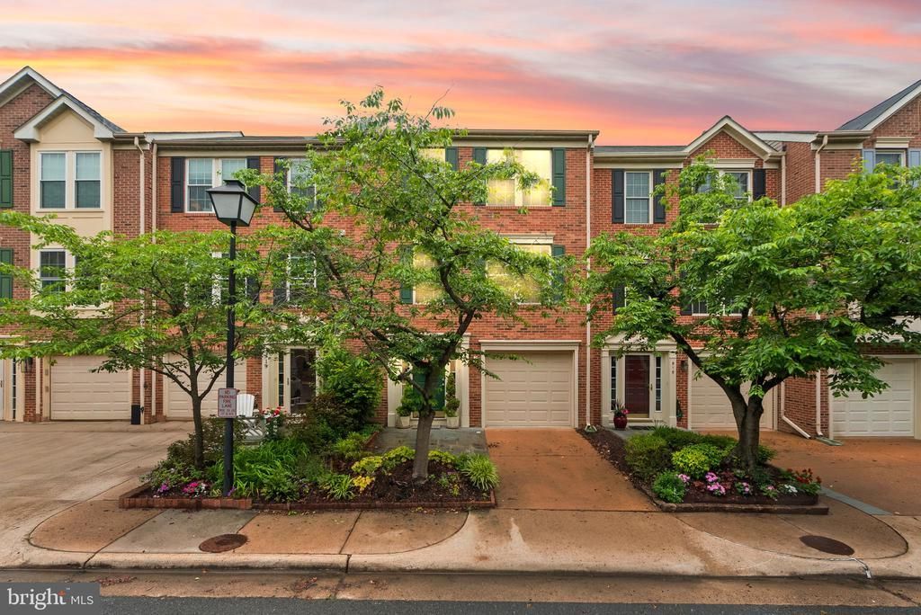 917 Rolfe Place, Alexandria, VA 22314 Main Photo