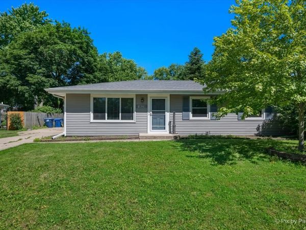 1820 Forrest Boulevard , St. Charles, IL 60174