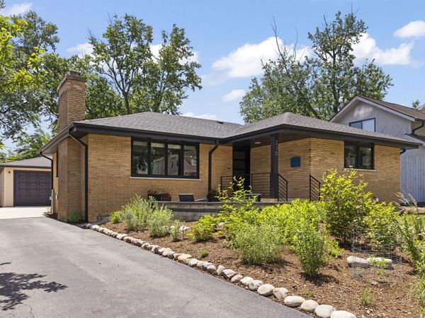 215 8th Street, Downers Grove, IL 60515