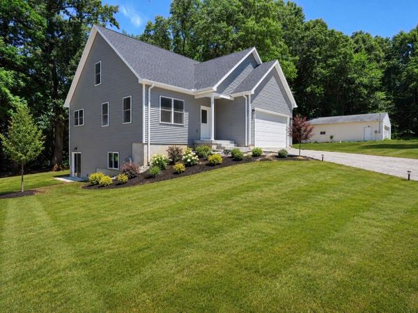1823 N Sutton Road, Jackson, MI 49202
