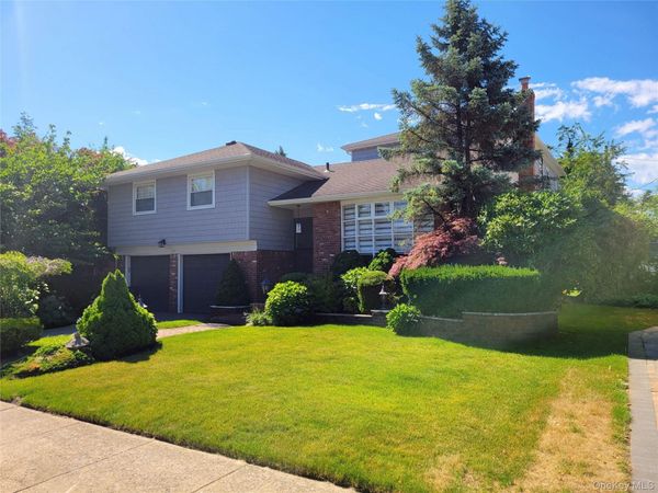 650 Prescott Place , North Woodmere, NY 11581