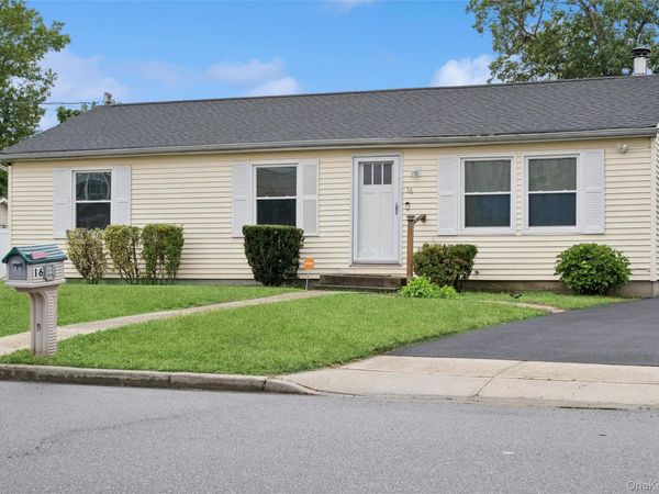 16 Arlington Avenue , Wyandanch, NY 11798