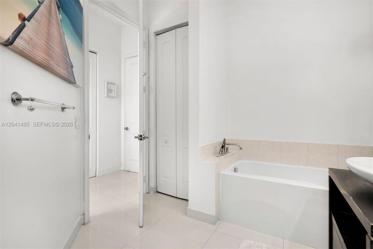 480 NE 30th St , Unit 501, Miami, FL 33137 Photo