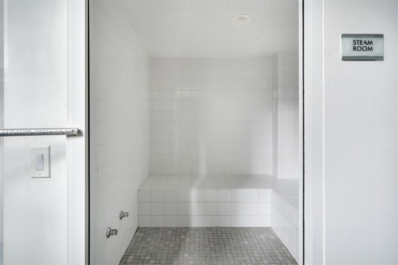 480 NE 30th St , Unit 501, Miami, FL 33137 Photo