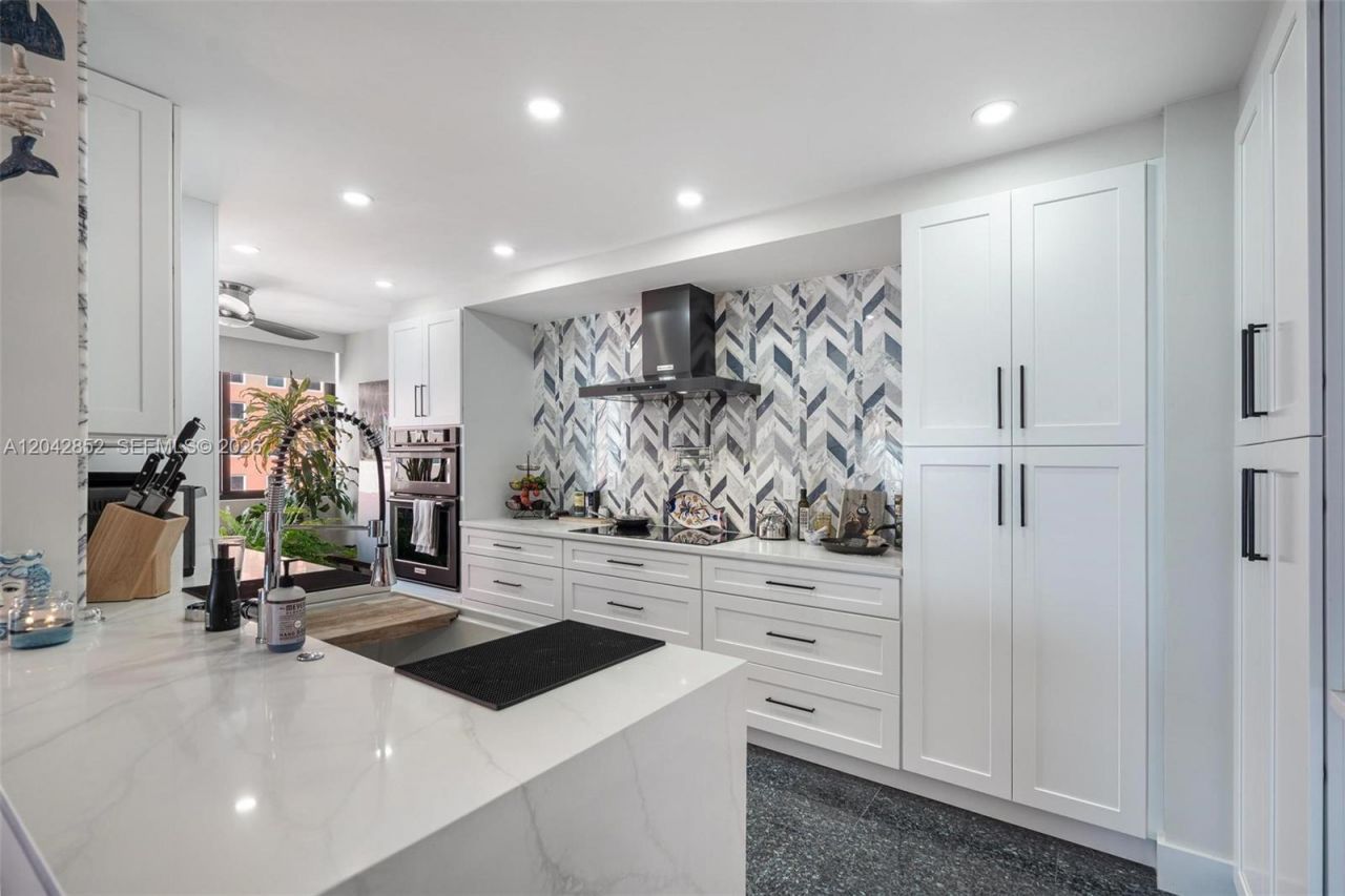 1581 Brickell Ave, Unit 1805, Miami, FL 33129 Photo