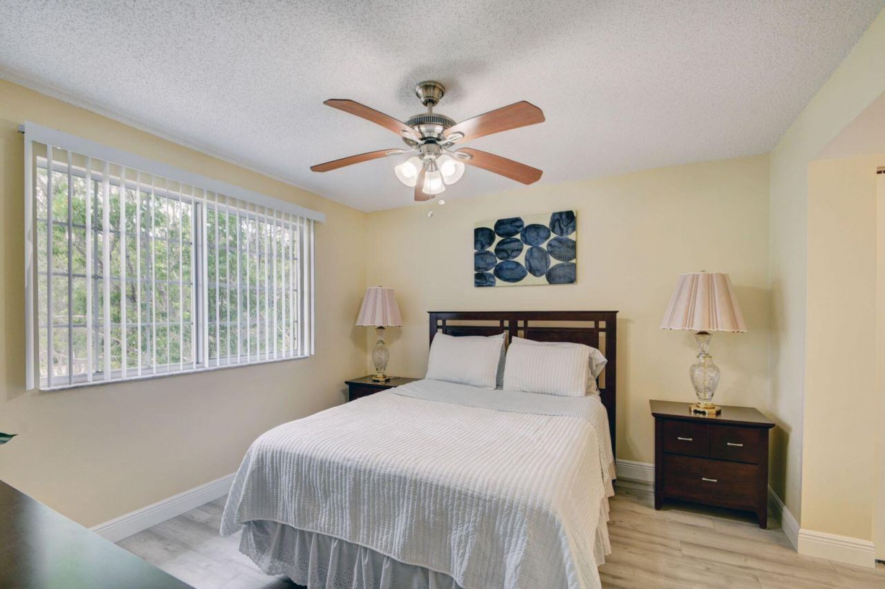 300 Crestwood Court N, Unit 307, Royal Palm Beach, FL 33411 Photo