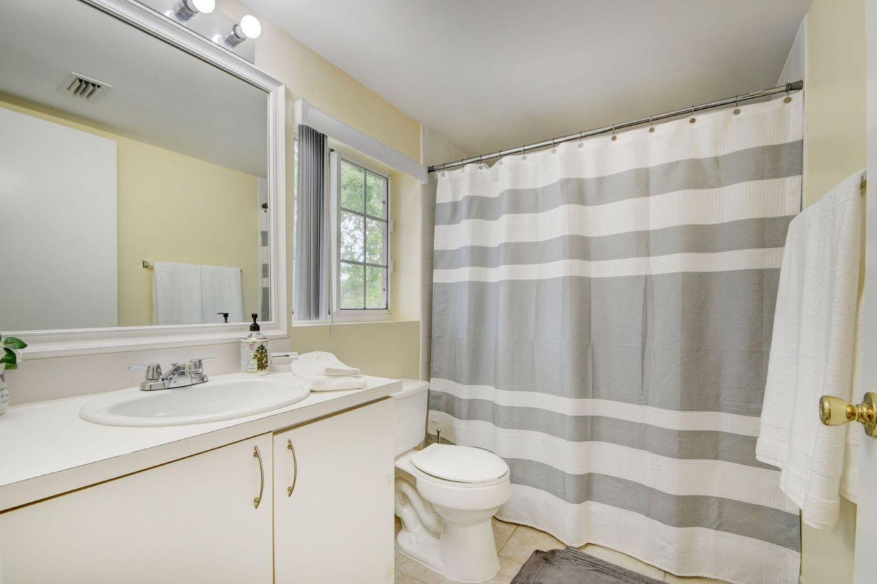 300 Crestwood Court N, Unit 307, Royal Palm Beach, FL 33411 Photo
