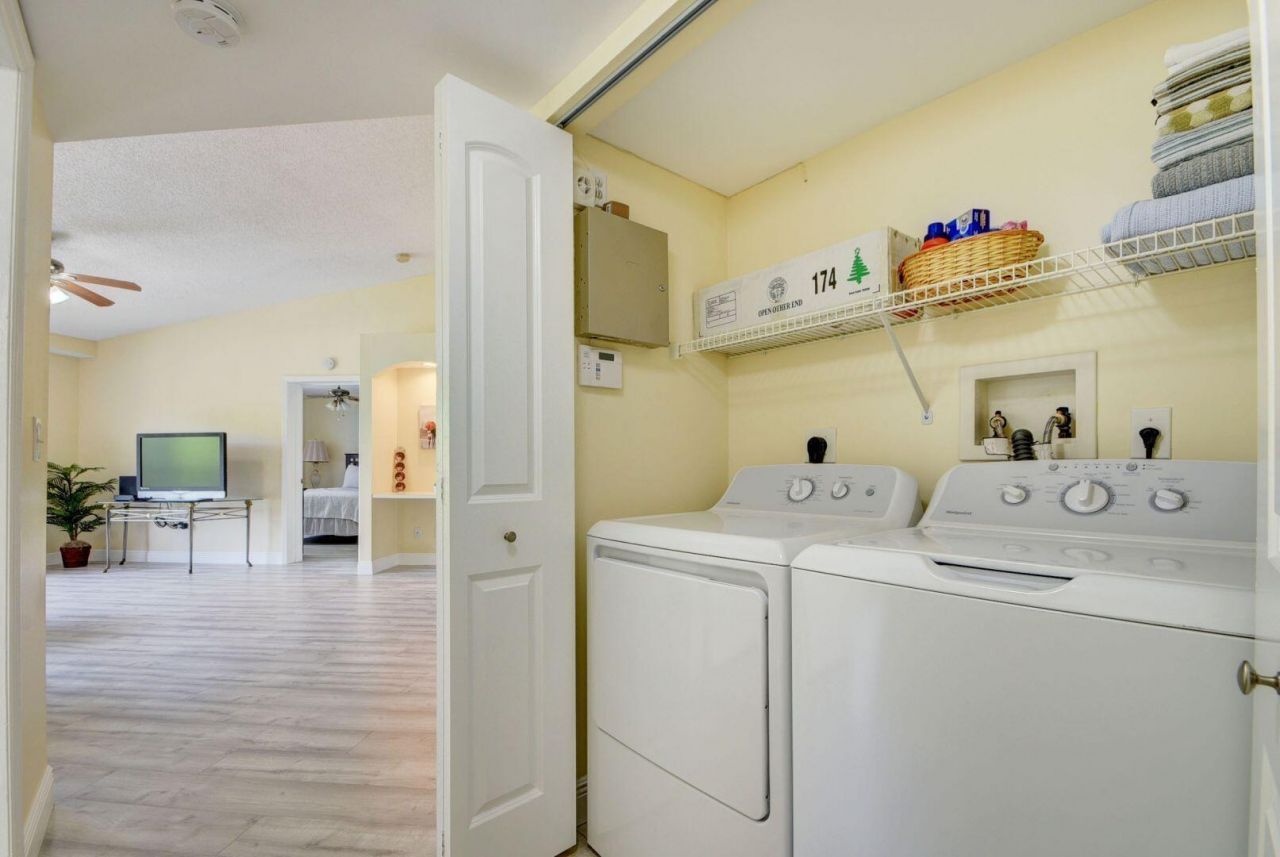 300 Crestwood Court N, Unit 307, Royal Palm Beach, FL 33411 Photo