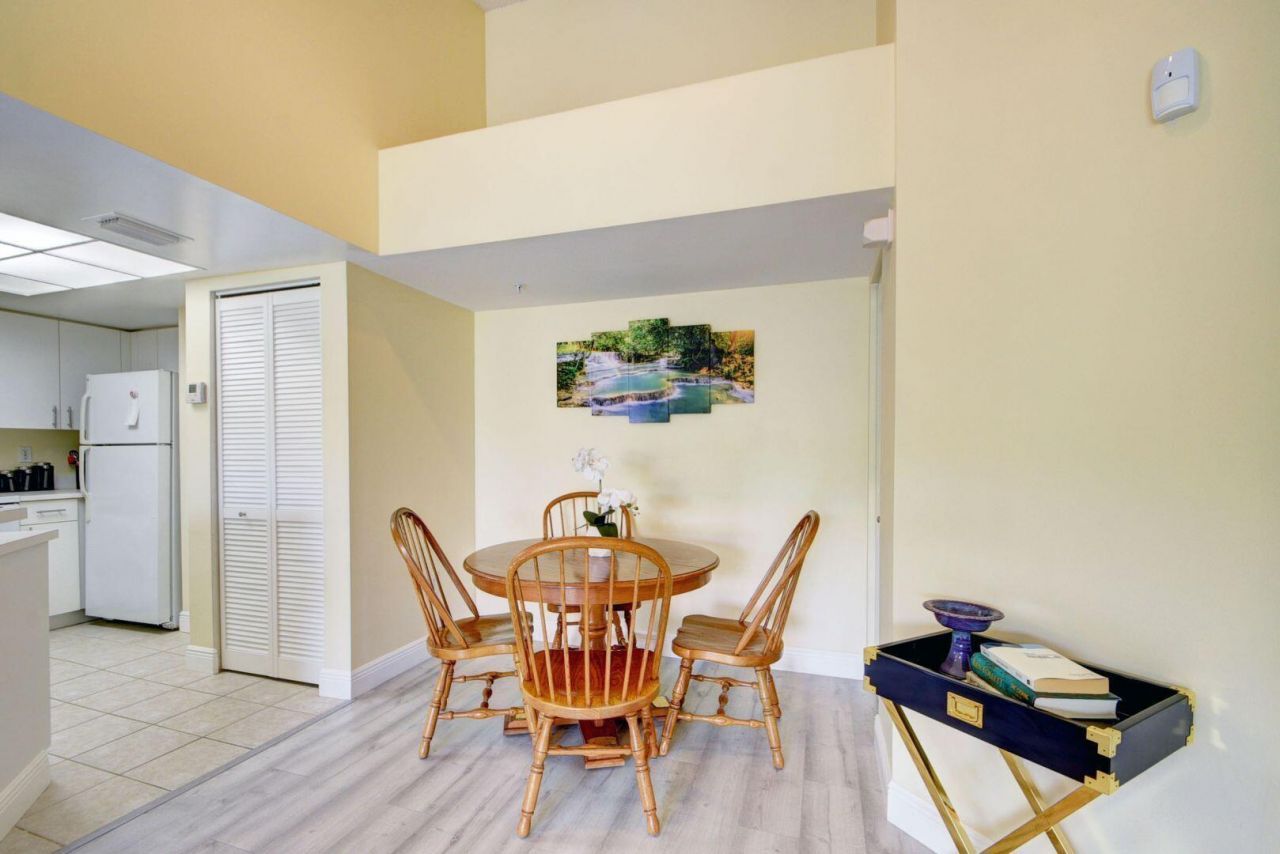 300 Crestwood Court N, Unit 307, Royal Palm Beach, FL 33411 Photo