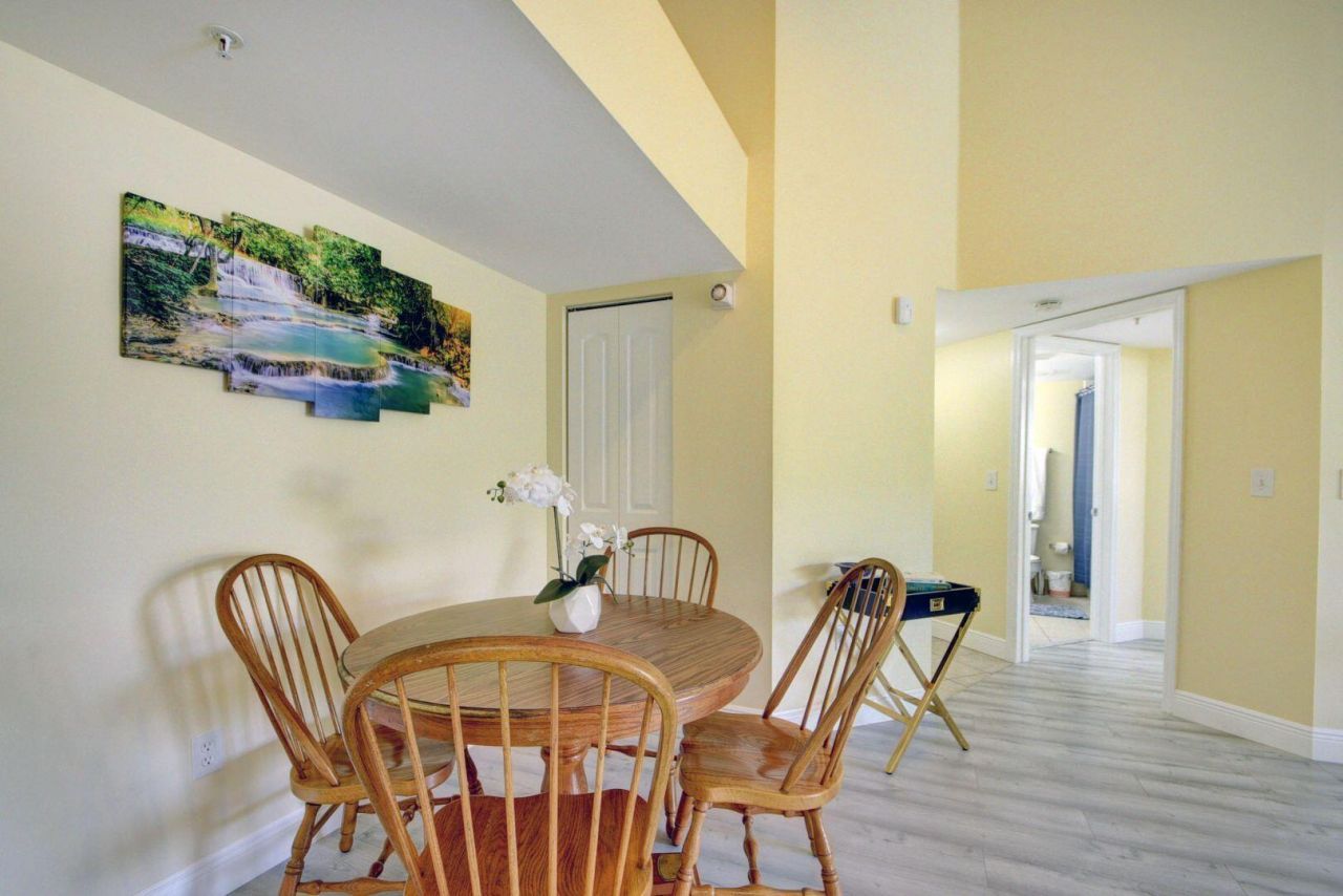 300 Crestwood Court N, Unit 307, Royal Palm Beach, FL 33411 Photo