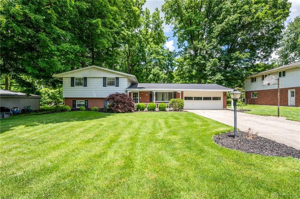 2718 Bahns Drive, Beavercreek, OH 45434 Main Photo