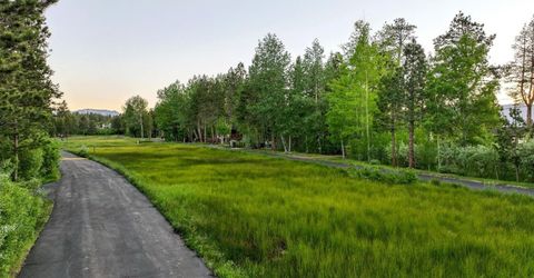 3838 Meadow Road, South Lake Tahoe, CA 96150 Photo