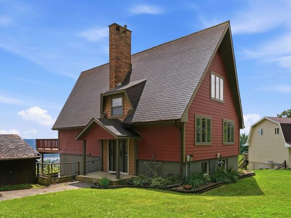 927 Acre Streets, Guttenberg, IA 52052