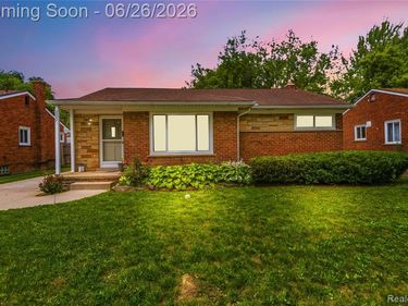 24671 Kenosha Street, Oak Park, MI 48237