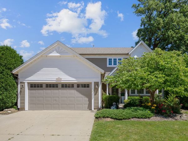 5 Vernon Court , South Elgin, IL 60177