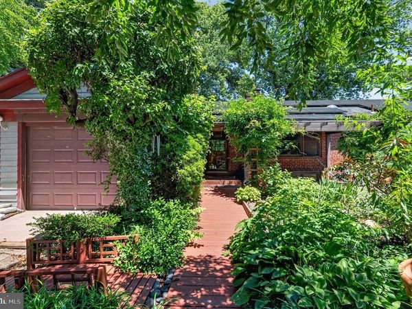 997 N SYCAMORE STREET, FALLS CHURCH, VA 22046