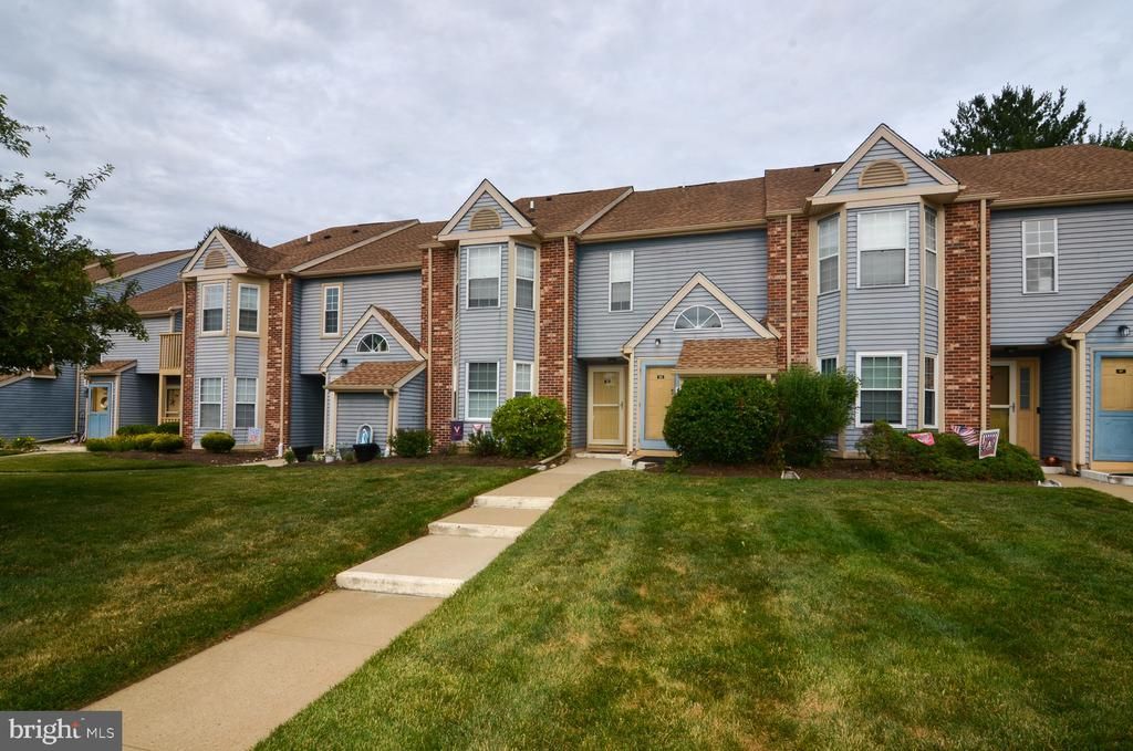 91 Pinewood Drive, Hamilton, NJ 08690 Main Photo