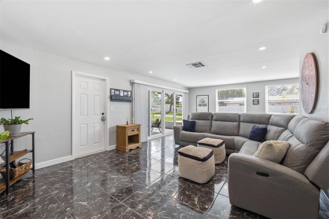 801 89th Avenue N, Saint Petersburg, FL 33702 Photo